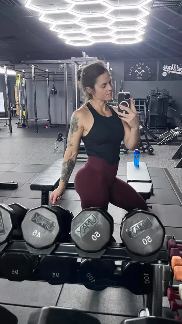 The glutes and hamstrings took a solid beating with the help of @cbum Juicy Pump preworkout 💀 if you haven’t, you should 😉